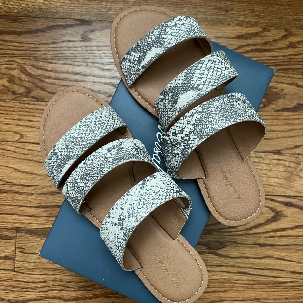 Universal Thread Sammi Sandal, NWT, size 7